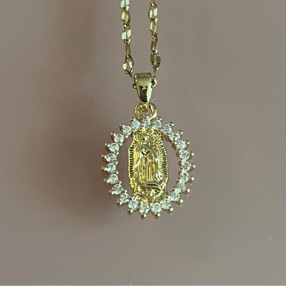 โจ Boho Chic Virgin Mary Pendant Necklace โจ - Picture 5 of 9
